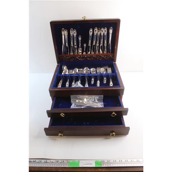 Rogers Co. Silver Plated Cutlery Set - Dining Spoons, Knives and Forks
