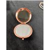 Image 2 : Sisterly Love Compact & Bracelet