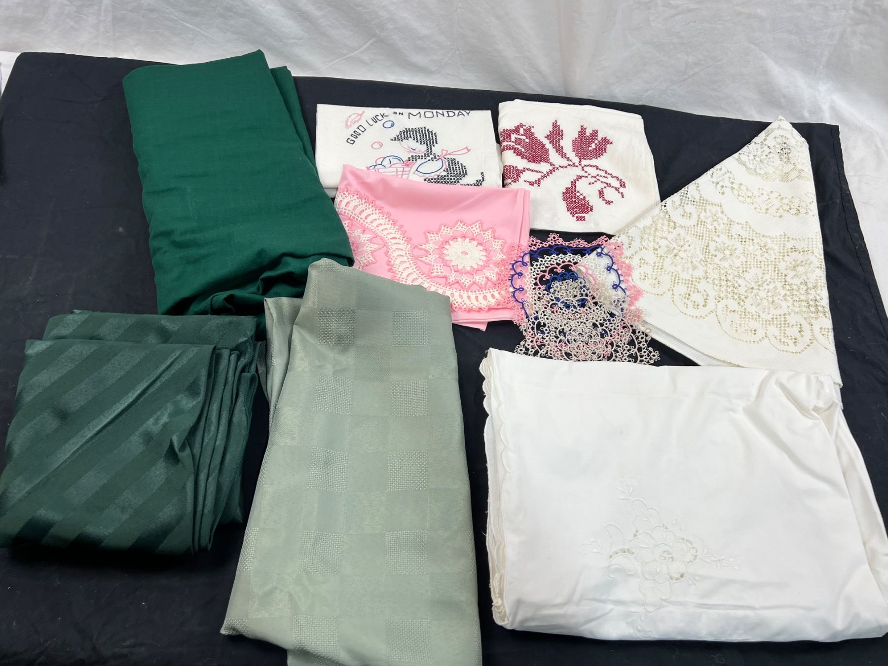 Assorted Table Linens - Sunrise Estate Services Ltd