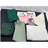 Image 1 : Assorted Table Linens