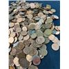 Image 3 : 3.8 lbs Mix Of Canadian & US Pennies