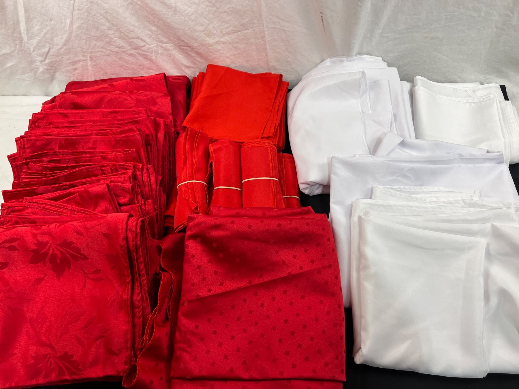 Assorted Table Linens - Sunrise Estate Services Ltd