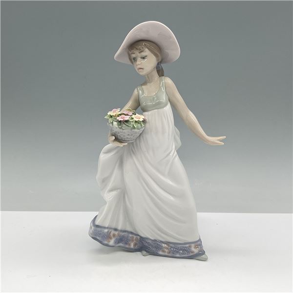 Lladro Porcelain Figurine, Carefree 01005790