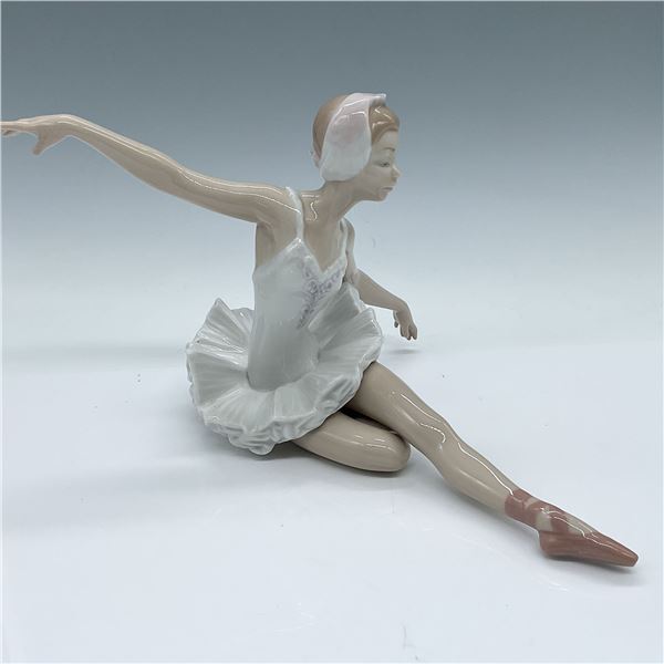 Lladro Porcelain Figurine, Swan Ballet 01005920