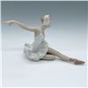 Image 2 : Lladro Porcelain Figurine, Swan Ballet 01005920