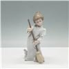 Image 1 : Lladro Porcelain Figurine, Sweep Away The Clouds 01005726