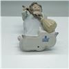 Image 3 : Lladro Porcelain Figurine, Sweep Away The Clouds 01005726