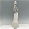 Image 2 : Lladro Porcelain Figurine, Walk with the Dog 01004893