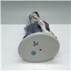Image 3 : Lladro Porcelain Figurine, Winter 01005220