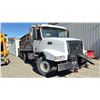 Image 2 : 2005 VOLVO VE-D12-465 DUMP TRUCK WHITE VIN 4V5KC9GHX5N391989