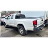 Image 2 : 2020 TOYOTA TACOMA, 4DR CREW CAB PU, WHITE, VIN 5TFSZ5AN9LX216785