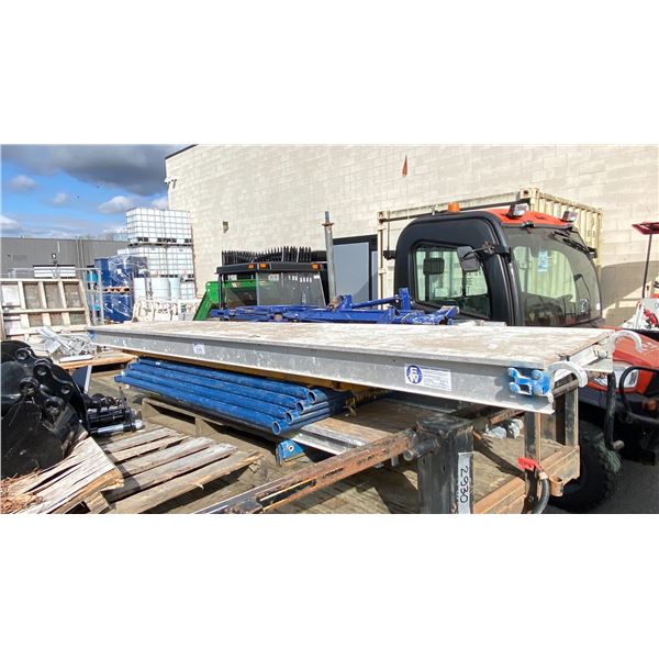 PALLET OF 3 ASSORTED SIZE SCAFFOLDING PLATFORMS, SCAFFOLDING UPRIGHTS & CROSS BRACES