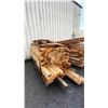 Image 2 : PALLET OF ASSORTED LUMBER
