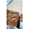 Image 2 : PALLET OF ASSORTED LUMBER
