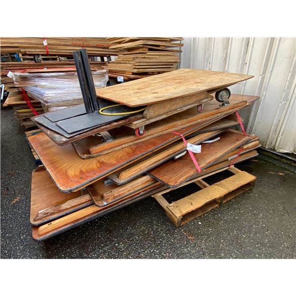 PALLET OF ASSORTED SIZE WOODEN FOLDING TABLES & 2 WOODEN 4 WHEEL DOLLIES