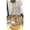 Image 2 : BOX OF 6 VWR 4000 ML HEAVY GRADUATED COMMERCIAL LABORATORY GLASS FILTER FLASKS