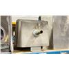 Image 2 : STAINLESS STEEL WALL HUNG 19" SQUARE COMMERCIAL HAND WASH SINK