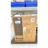 Image 1 : RUBBERMAID COMMERCIAL MOBILE 26 QUART JANITORIAL MOP BUCKET WITH WRINGER