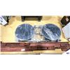 Image 2 : 2 INDUSTRIAL SUCTION CUP ATTACHMENTS & 2 HEAVY DUTY SCREW TENSIONERS
