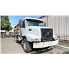 Image 1 : 2005 VOLVO VE D12-465, 2DR DUMP TRUCK, WHITE, VIN 4V5KC9GH85N391991