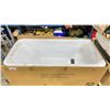Image 1 : ACRYLIC FREESTANDING 59.85" X 28.75" X 22.85" BATHTUB