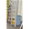 Image 2 : 40' ALUMINUM EXTENSION LADDER WITH A 310 LB MAX CAPACITY