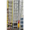 Image 2 : WERNER 28' ALUMINUM EXTENSION LADDER WITH A 250 LB MAX CAPACITY