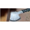 Image 2 : FOLDING ARMY SHOVEL AND HATCHET