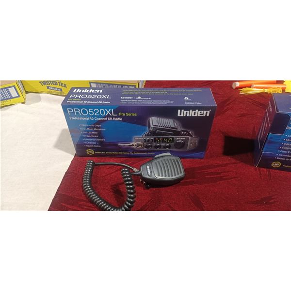 NEW PRO UNIDEN 520XL 40 CHANNEL CB RADIO COMES WITH EXTRA MIC IN BOX