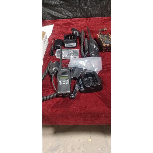 COMPLETE KENWOOD KSC-43 TWO WAY RADIO - COMES WITH TWO RADIO'S, CHARGING STATION, MIC'S AND EAR PIEC