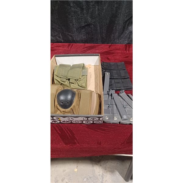 BOX WITH THREE AMMO CLIP HOLDERS AND SET OF KNEE PADS