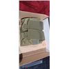 Image 4 : BOX WITH THREE AMMO CLIP HOLDERS AND SET OF KNEE PADS