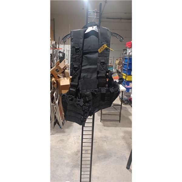 BLACK TACTICAL VEST