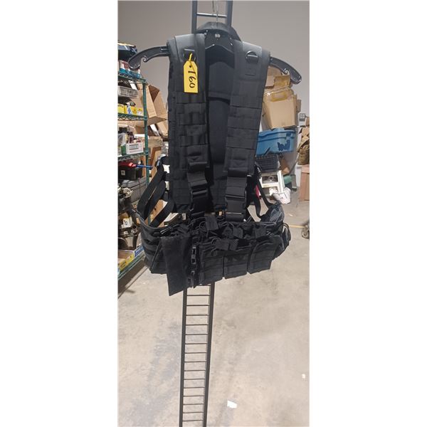 BLACK TACTICAL VEST