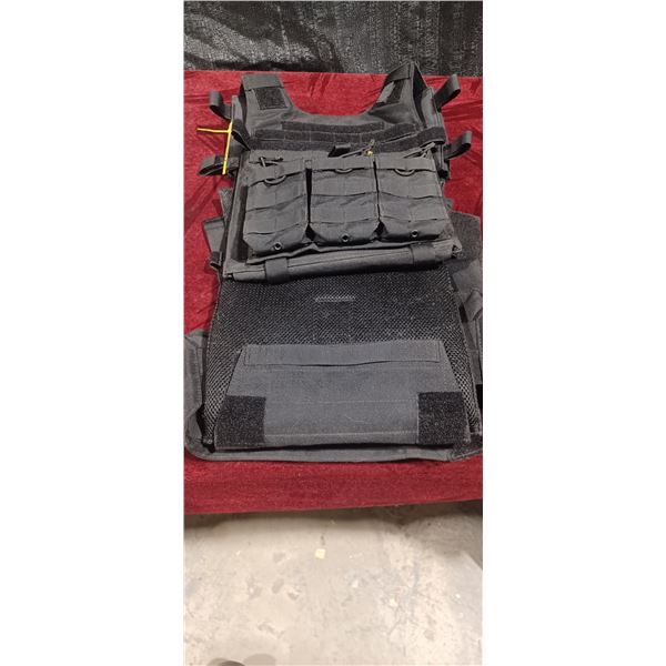 BLACK TACTICAL BODY ARMOUR VEST NOTE: PLATES SOLD IN LOTS 175 TO 181