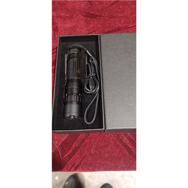RECHARCHABLE LED FLASHLIGHTS