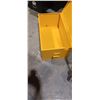 Image 3 : HEAVY DUTY DEWALT YELLOW METAL TOOL BOX 30 X 16 X 12"