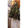 Image 1 : NEW MILTARY STYLE  XL GREEN CAMO JACKET AND LARGE PANT SET