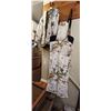 Image 1 : YUKON GEAR REVERSALBLE EXTRA WARM PARKA AND BIB PANTS XL