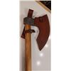 Image 3 : DAMASCUS AXE C/W WITH HEAVY LEATHER SHEATH