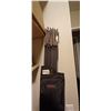 Image 2 : LONG BOW ARROWS AND QUIVER