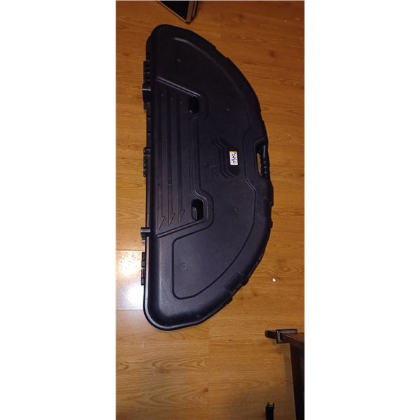 NEW CENTERPOINT BEAR COMPOUND BOW IN CASE C/W ARROWS AND ALL ACCESSORIES