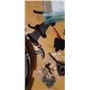 Image 9 : NEW CENTERPOINT BEAR COMPOUND BOW IN CASE C/W ARROWS AND ALL ACCESSORIES