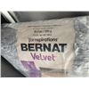 Image 2 : Bernat Velvet Yarn in Soft Gray, Lot of 2 x 300g