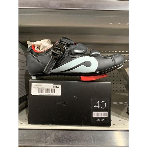 Peloton Spin Shoes Size 40 With Cleats and Velcro Straps