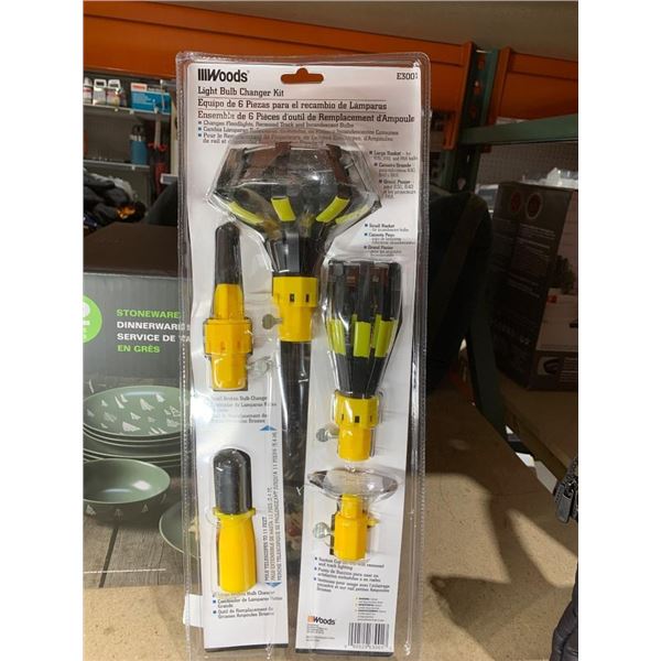 Woods 25301 Light Bulb Changer Kit with 5 Attachments
