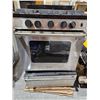 Image 2 : Whirlpool WFG500M4HS00 Stainless Steel Gas Range with Oven