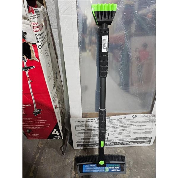 Extensible Snow Brush with Ice Scraper, 147-58 cm