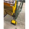 Image 2 : Tarda Yellow and Black Handheld Snow Shovel