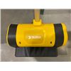 Image 3 : Tarda Yellow and Black Handheld Snow Shovel